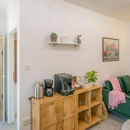 Apartman Enjoy Ровин Екстериор снимка