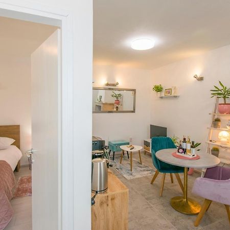 Apartman Enjoy Ровин Екстериор снимка