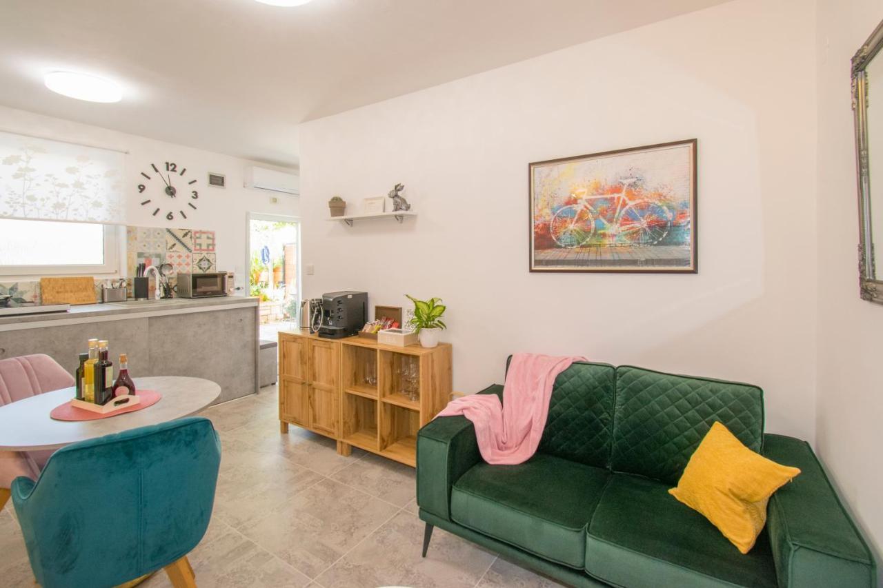 Apartman Enjoy Ровин Екстериор снимка