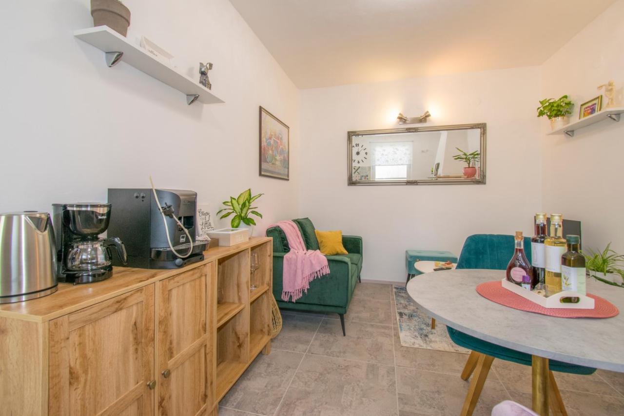 Apartman Enjoy Ровин Екстериор снимка