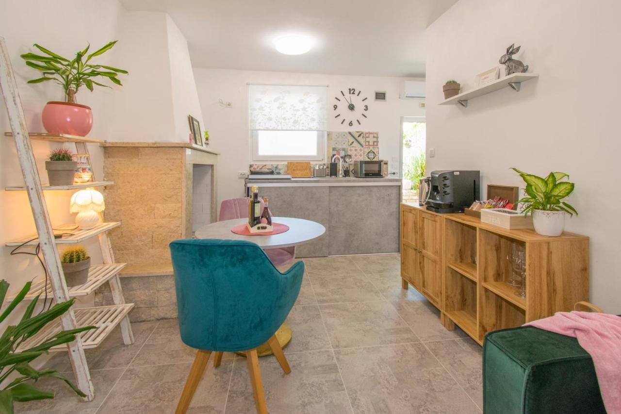 Apartman Enjoy Ровин Екстериор снимка