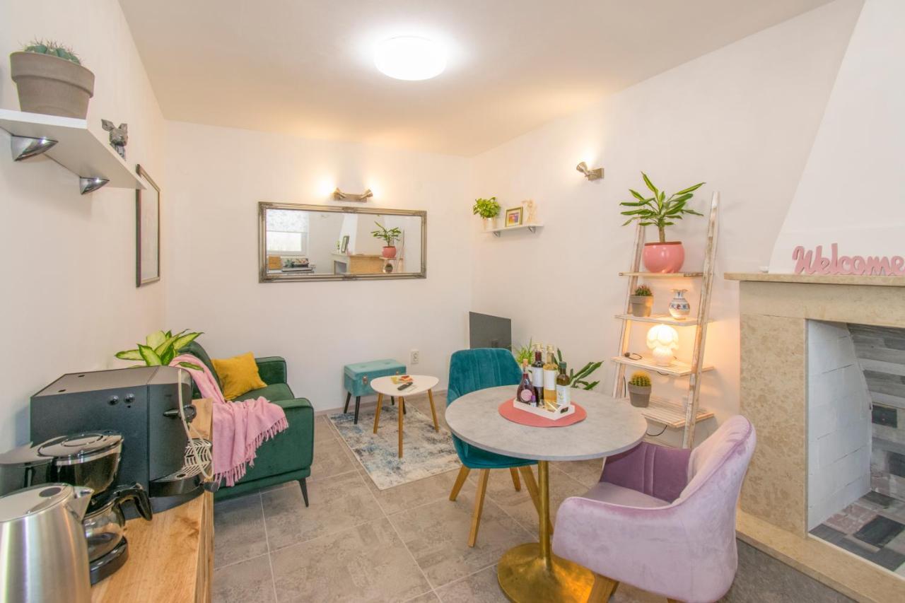 Apartman Enjoy Ровин Екстериор снимка