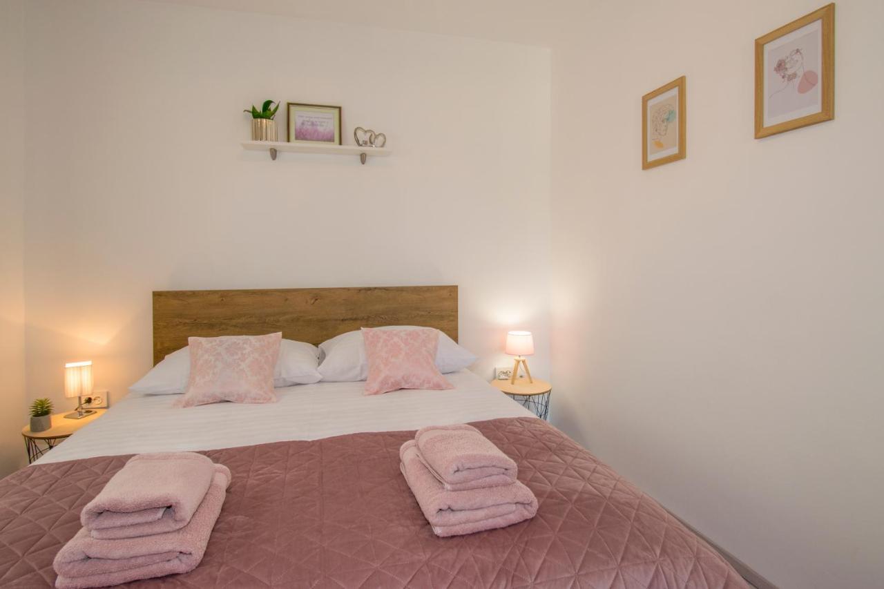 Apartman Enjoy Ровин Екстериор снимка