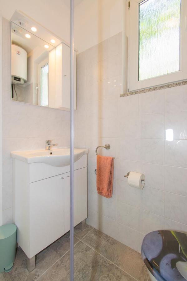Apartman Enjoy Ровин Екстериор снимка