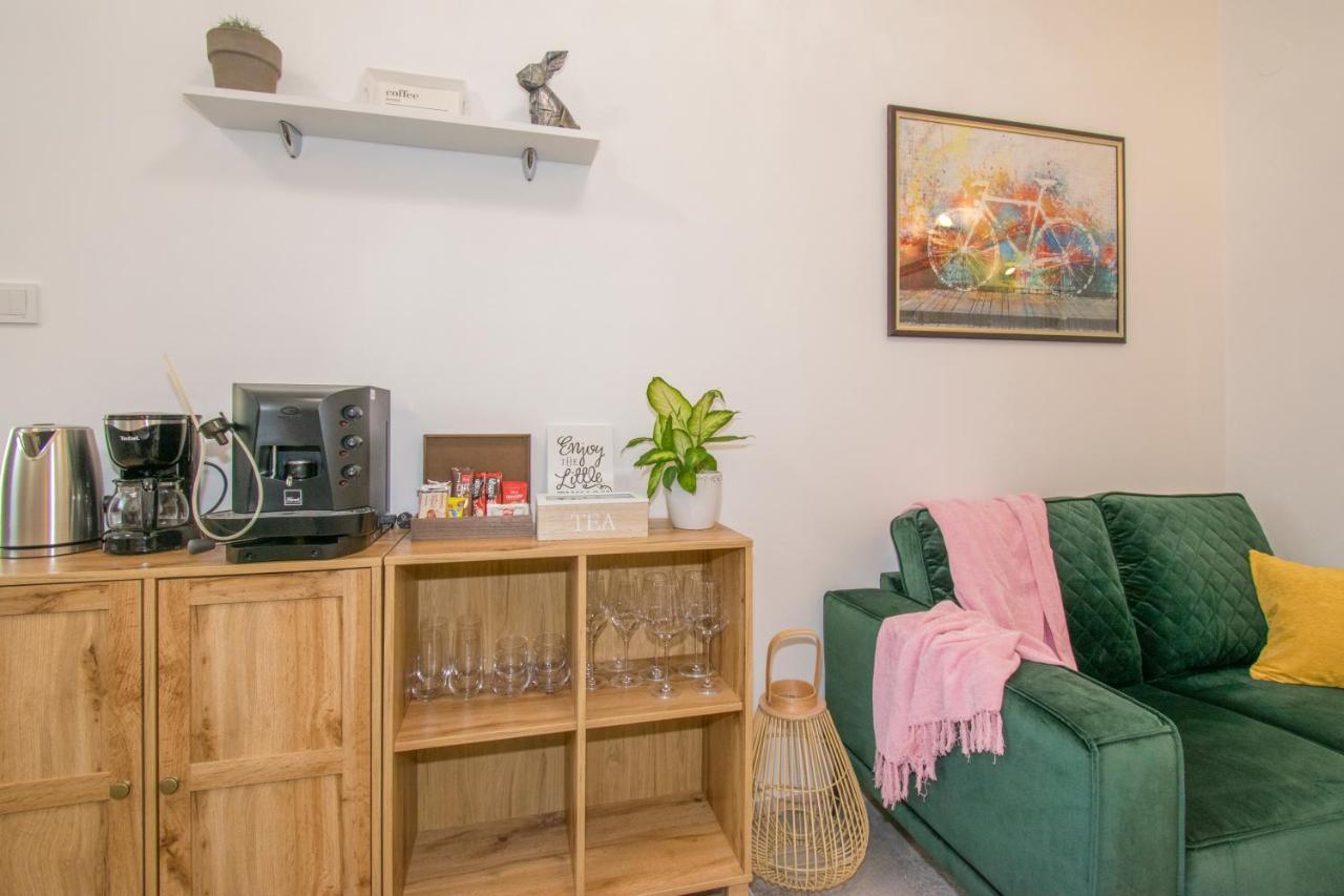 Apartman Enjoy Ровин Екстериор снимка