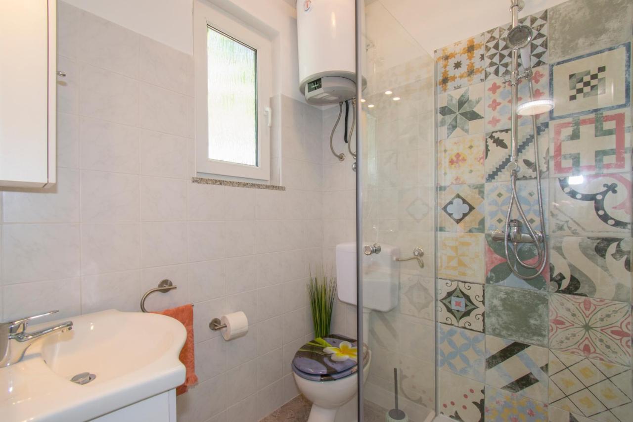 Apartman Enjoy Ровин Екстериор снимка