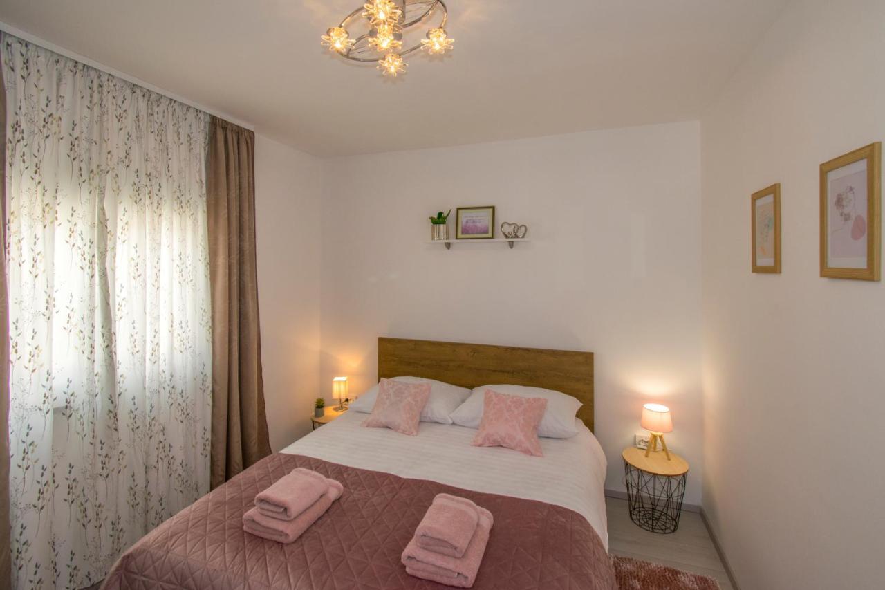 Apartman Enjoy Ровин Екстериор снимка