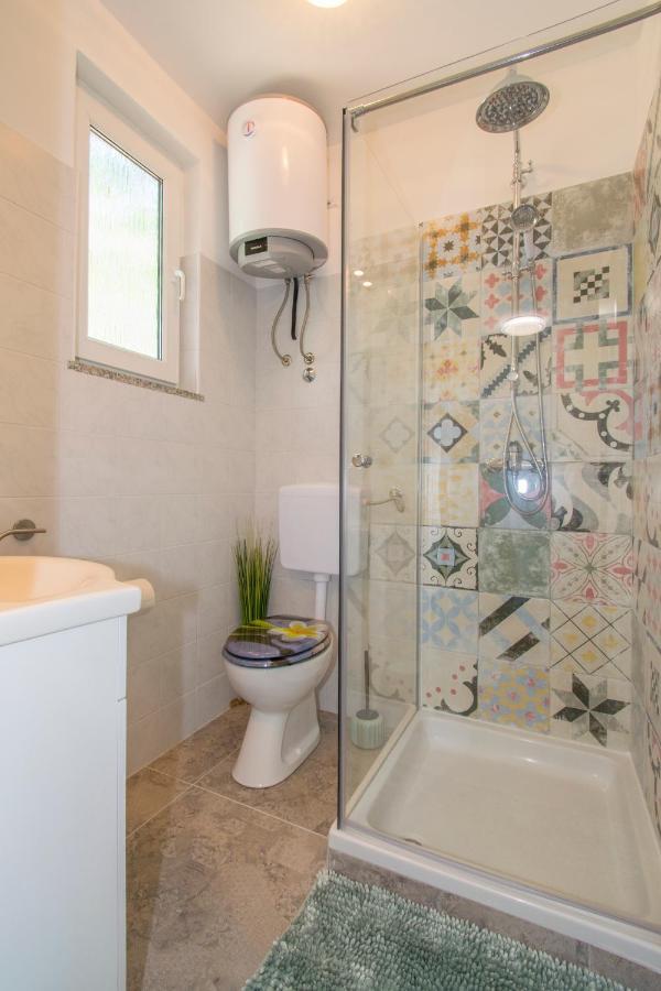 Apartman Enjoy Ровин Екстериор снимка